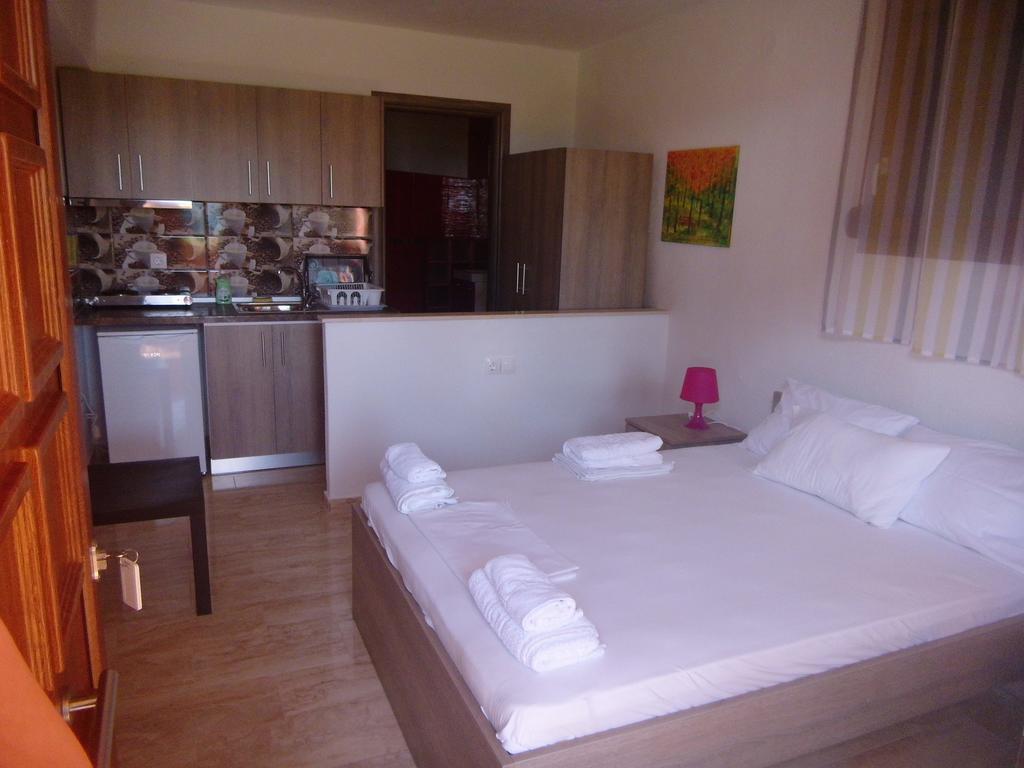 Studios Efi Beach Vourvourou Dış mekan fotoğraf